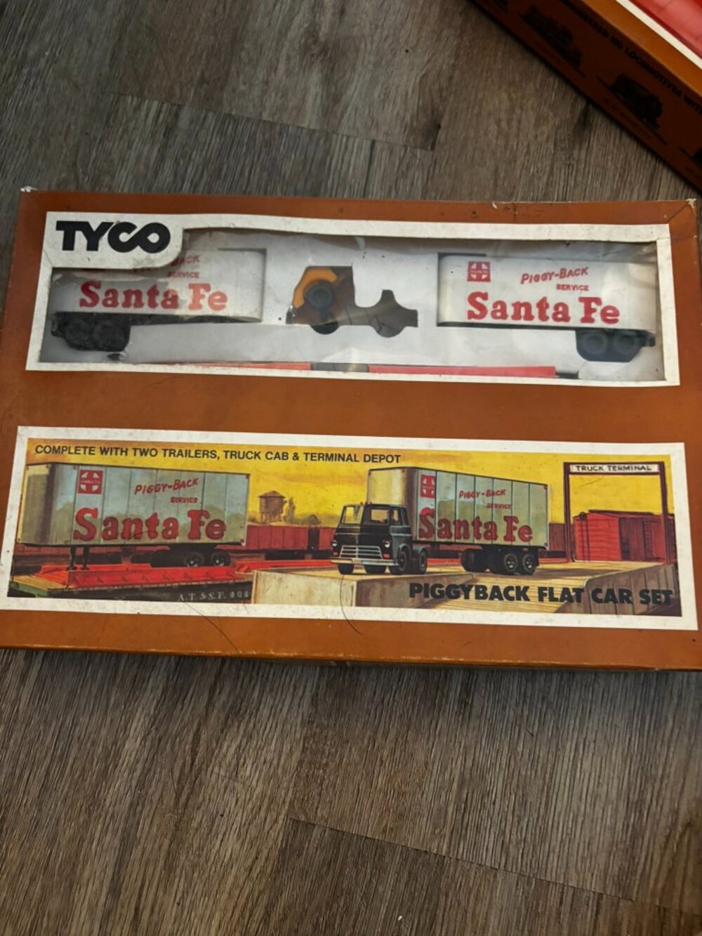 Tyco HO Piggyback Flat Car Set Santa Fe railroad train set up display 354A w/box